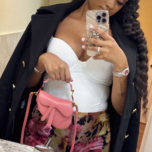 Elegant Pink Leather Handbag - Picture 3 of 3